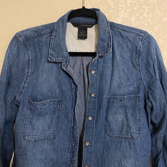 DENIM // button up 💙 - Picture 4 of 5